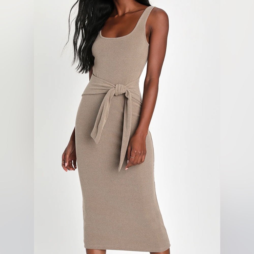 BRAND NEW NEVER WORN + TAGS ATTACHED see video 
Size Small
Tank Maxi Taupe Dress